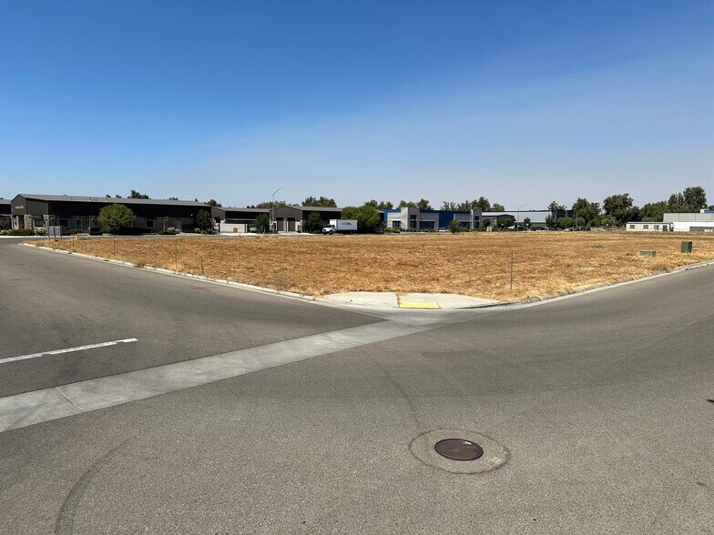 543 Pollasky Ave, Clovis, CA à vendre - Photo de la construction – Image 1 sur 2