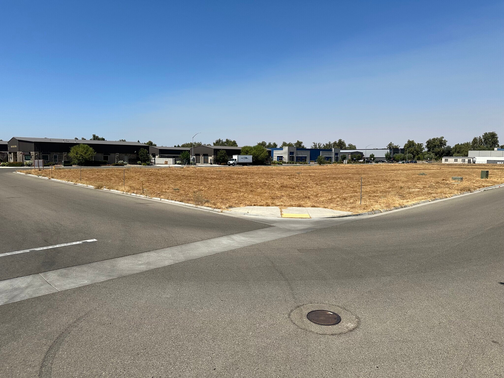 543 Pollasky Ave, Clovis, CA à vendre Photo de la construction– Image 1 sur 3