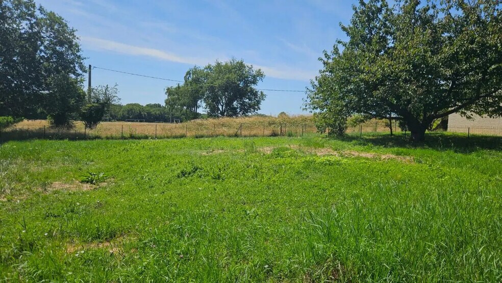 Terrain dans Saint-Cyr-sur-le-Rhône à vendre - Photo de l’immeuble – Image 2 sur 7