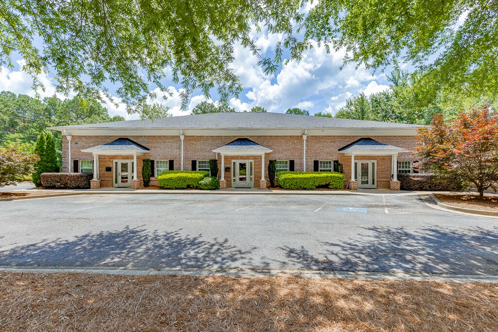 6105 Atlanta Hwy, Flowery Branch, GA à louer Photo de l’immeuble– Image 1 sur 23