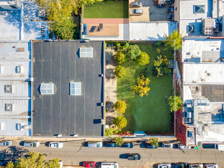 1624 George St, Ridgewood, NY à vendre - Photo de l’immeuble – Image 2 sur 17