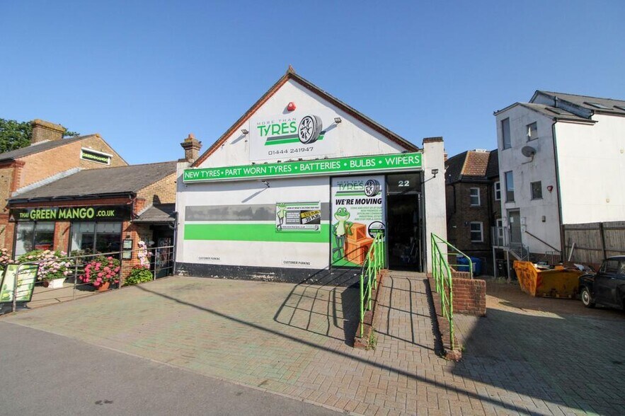 22 Station Rd, Burgess Hill à vendre - Photo de l’immeuble – Image 2 sur 21