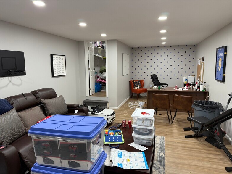 115 Toledo St, Farmingdale, NY à louer - Photo de l’immeuble – Image 2 sur 12