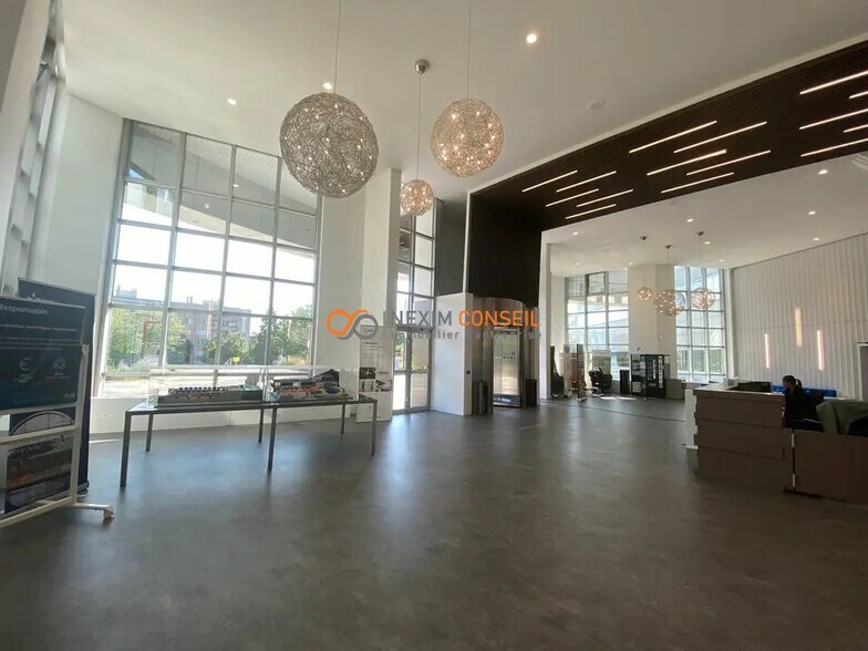 Bureau dans Nanterre à louer - Photo de l’immeuble – Image 3 sur 12