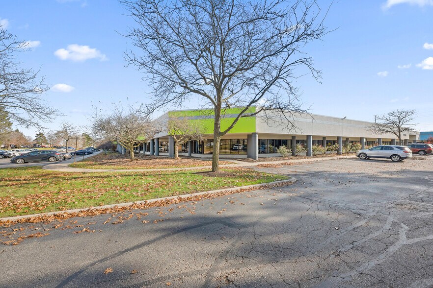 27260 Haggerty Rd, Farmington Hills, MI à louer - Photo de l’immeuble – Image 3 sur 8