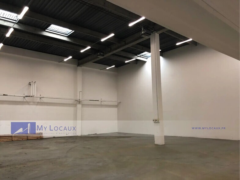 Local d’activités dans Cergy à louer - Photo de l’immeuble – Image 3 sur 5