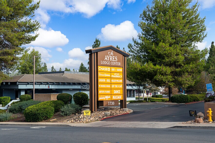 1730 Alpine Blvd, Alpine, CA à louer - Photo de l’immeuble – Image 3 sur 15