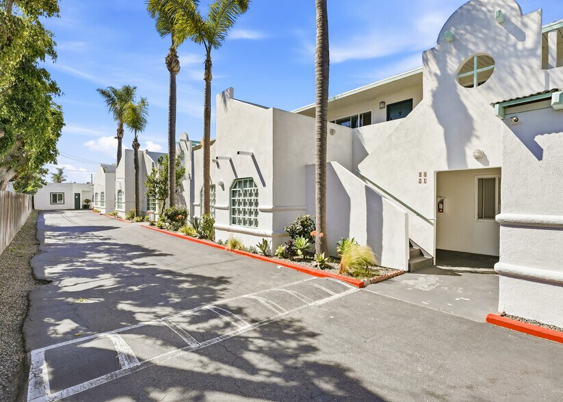 311 W Wilson St, Costa Mesa, CA à vendre - Photo de l’immeuble – Image 3 sur 9
