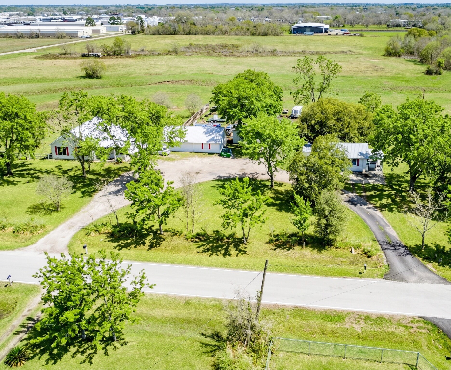 18023 Dace Rd, Alvin, TX à louer Photo principale– Image 1 sur 10