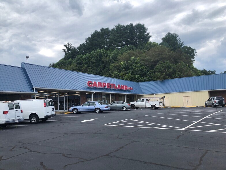 2330-2440 Greensboro Rd, Martinsville, VA à louer - Photo de l’immeuble – Image 2 sur 9