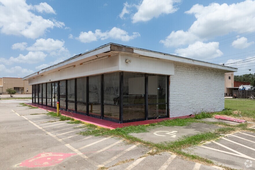 606 E King Ave, Kingsville, TX à vendre - Photo de l’immeuble – Image 3 sur 28