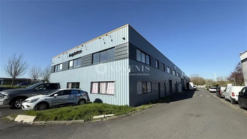 Local d’activités dans Quincy-Voisins à louer - Photo de l’immeuble – Image 2 sur 8