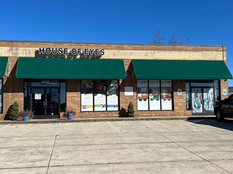 2222 Patterson St, Greensboro, NC à louer - Photo de l’immeuble – Image 1 sur 4