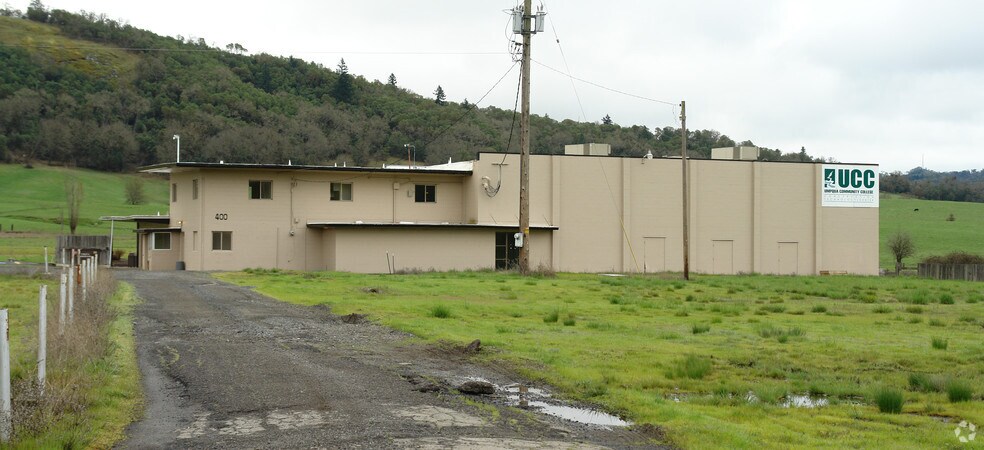 400 Grant Smith Rd, Roseburg, OR à louer - Photo de l’immeuble – Image 2 sur 12