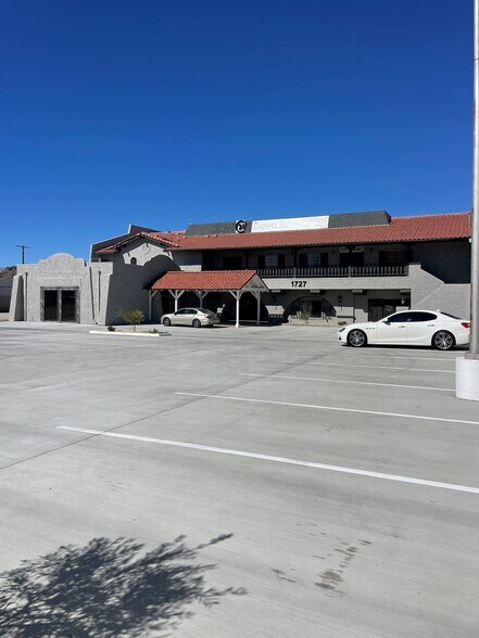 1727 W Avenue K, Lancaster, CA à louer - Photo principale – Image 1 sur 11