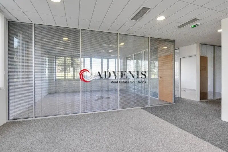 Bureau dans Roissy-en-France à louer - Photo de l’immeuble – Image 1 sur 12