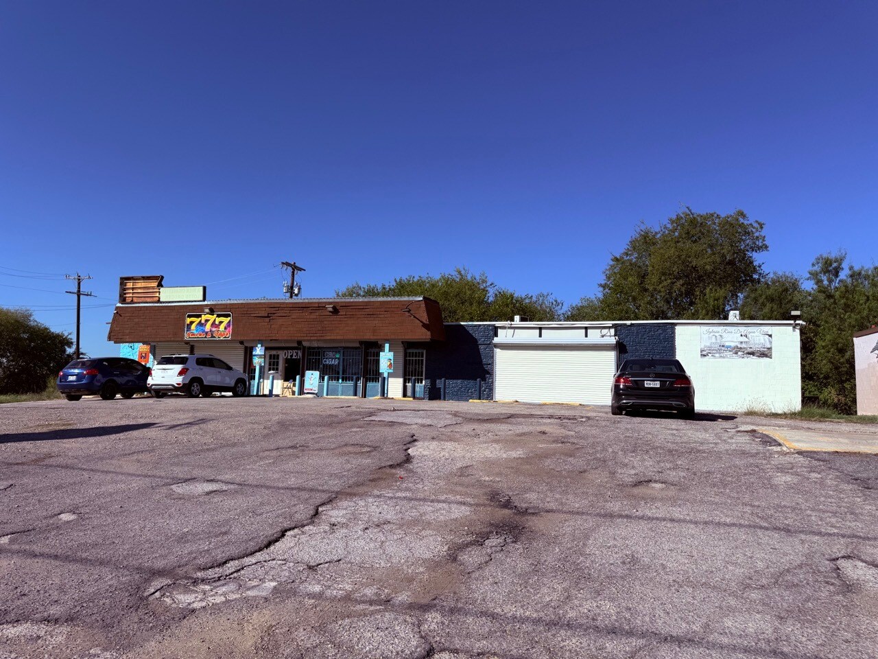 1447 W Hutchins Pl, San Antonio, TX à vendre Photo principale– Image 1 sur 12