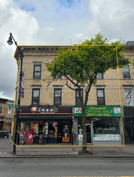 5940 Myrtle Ave, Ridgewood, NY à vendre - Photo principale – Image 1 sur 15