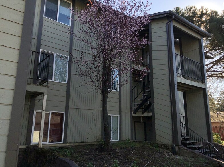 13410 SE Powell Blvd, Portland, OR à vendre - Photo principale – Image 2 sur 40