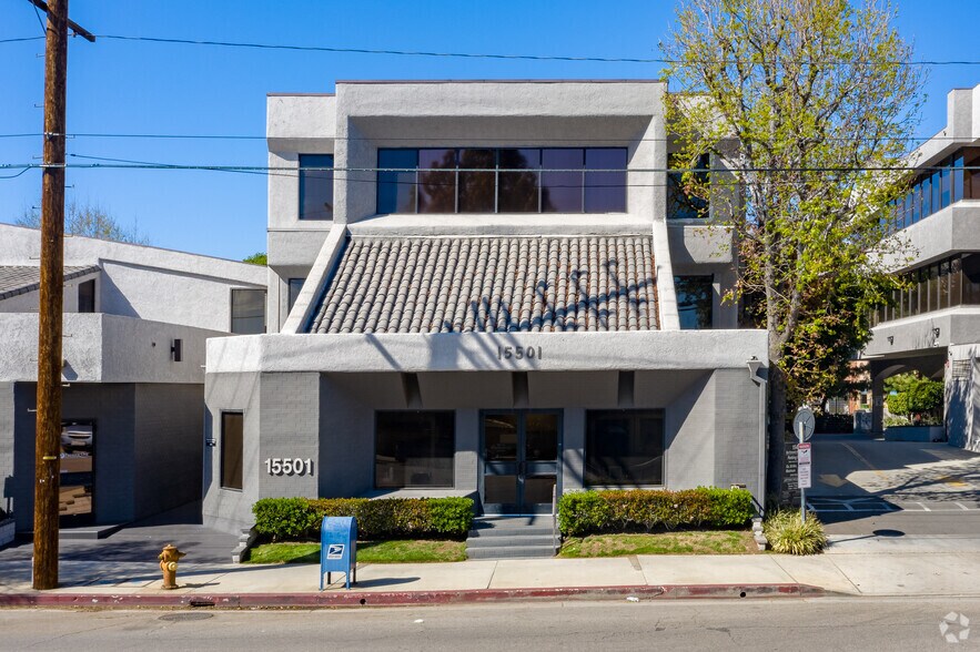 15501 San Fernando Mission Blvd, Mission Hills, CA à vendre - Photo de l’immeuble – Image 3 sur 8