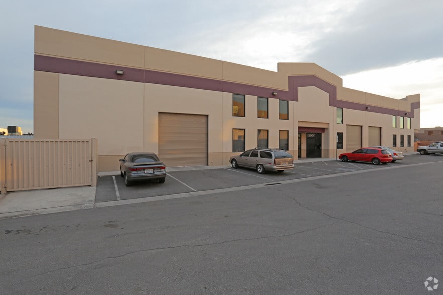 2926 Brooks Park Dr, North Las Vegas, NV à louer - Photo de l’immeuble – Image 2 sur 4