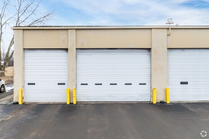 313 S Rohlwing Rd, Addison, IL à louer - Photo de l’immeuble – Image 3 sur 5