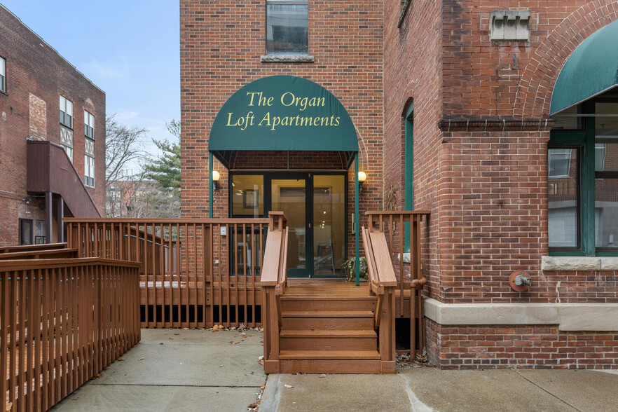 112 W Hill St, Champaign, IL à vendre - Photo de l’immeuble – Image 3 sur 56