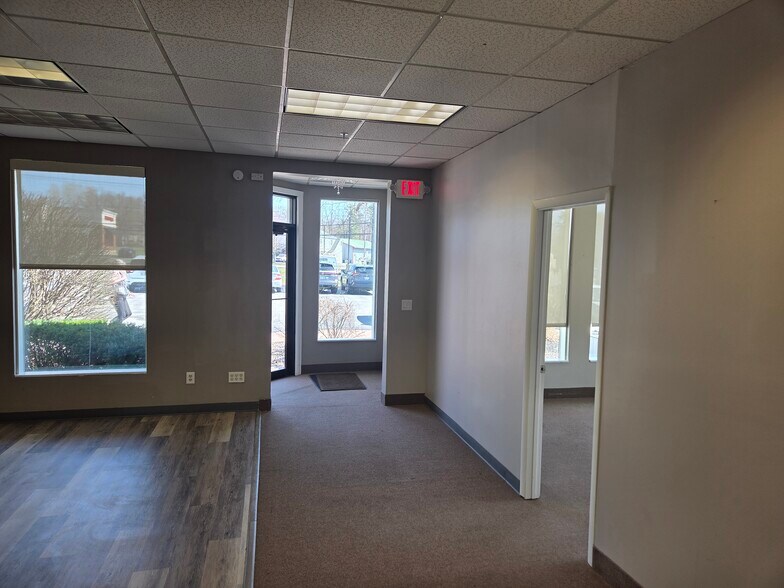 1524 Route 9, Clifton Park, NY à louer - Photo de l’immeuble – Image 3 sur 12