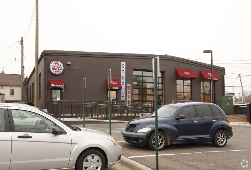 108-110 E Grand River Ave, Brighton, MI à louer - Photo de l’immeuble – Image 2 sur 14