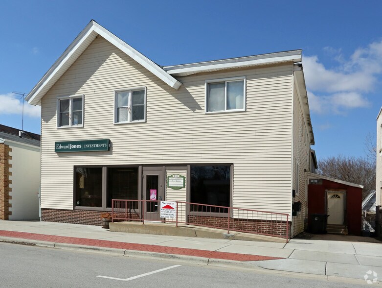 141 N Main St, Dousman, WI à louer - Photo de l’immeuble – Image 2 sur 7