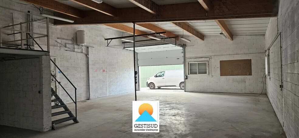 Local d’activités dans Signes à louer - Photo de l’immeuble – Image 3 sur 9