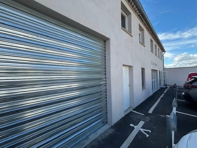 Local d'activités dans Vedène à vendre - Photo de l’immeuble – Image 3 sur 4