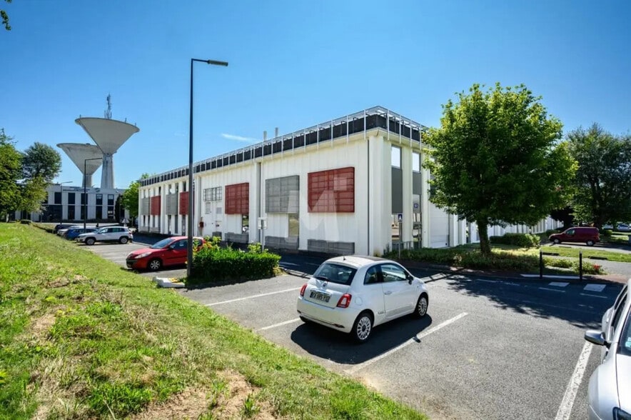Local d’activités dans Villebon-sur-Yvette à louer - Photo de l’immeuble – Image 3 sur 5