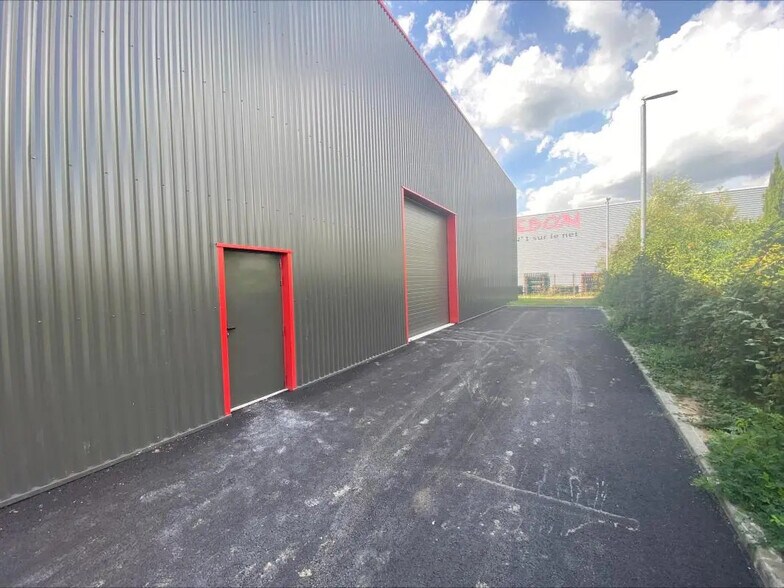 Local d’activités dans Avrainville à louer - Photo de l’immeuble – Image 3 sur 6