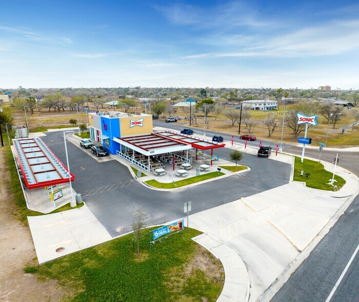 620 E 2nd St, Mercedes, TX à vendre - Photo de l’immeuble – Image 2 sur 4