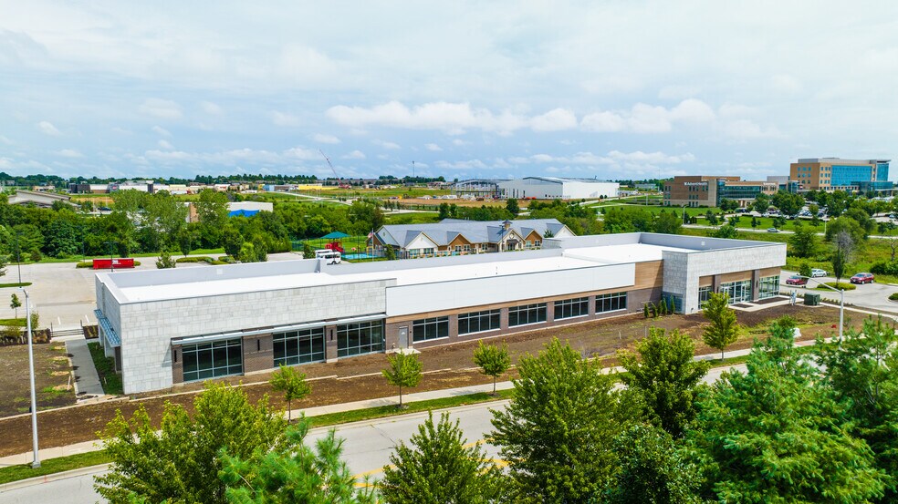 8400 W 165th Pl, Overland Park, KS à louer - Photo de l’immeuble – Image 3 sur 4