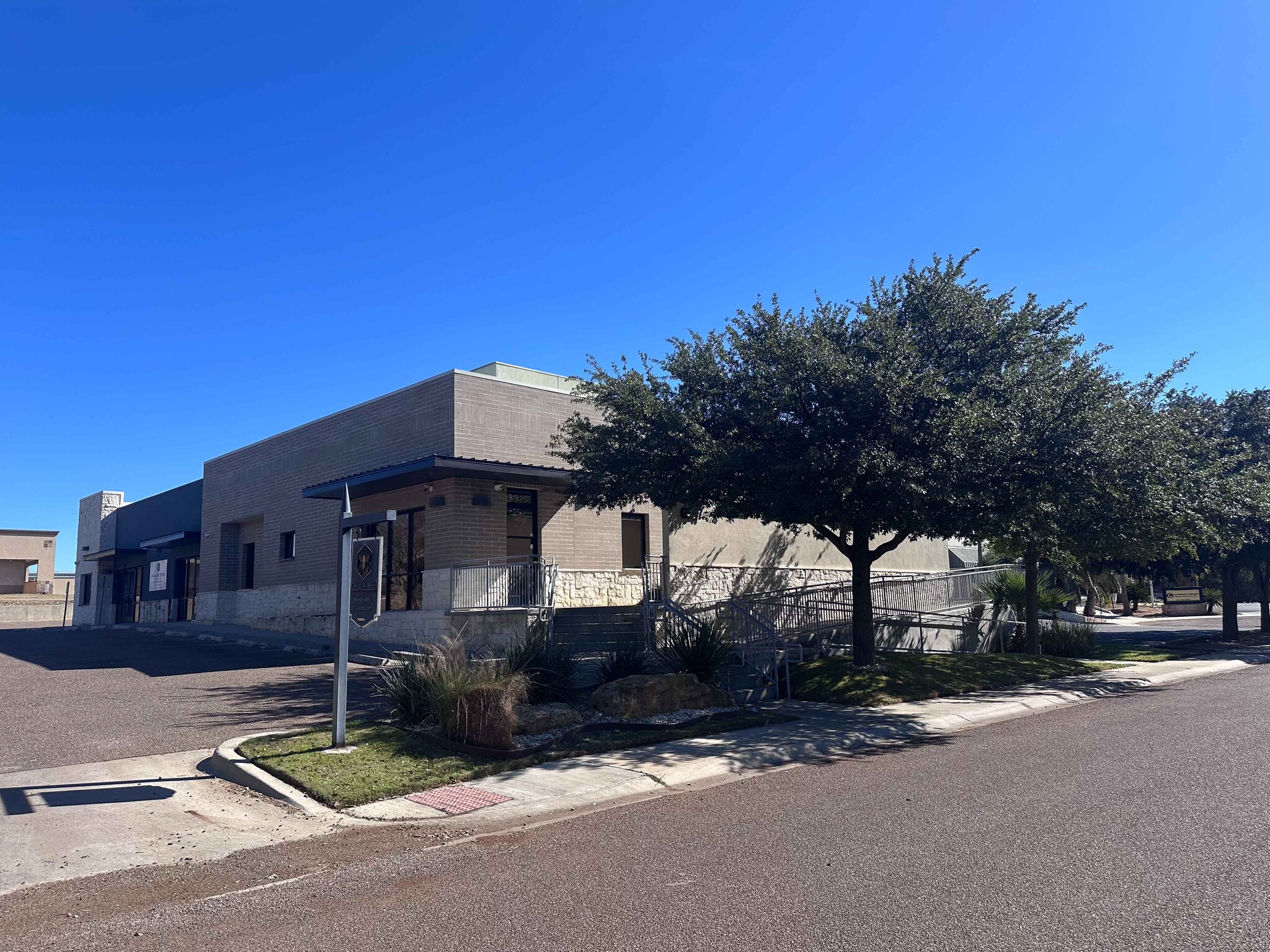 6547 Star Ct, Laredo, TX à louer Photo de l’immeuble– Image 1 sur 6