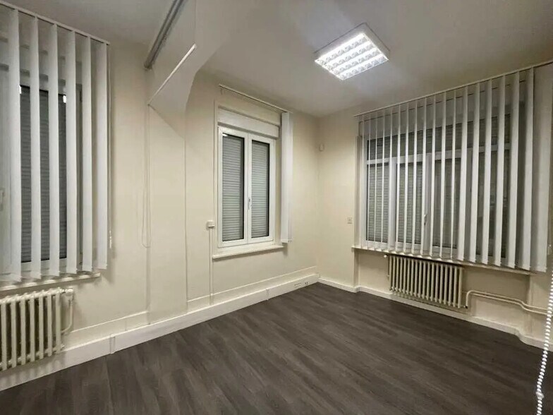 Bureau dans Saint-Quentin à louer - Photo de l’immeuble – Image 3 sur 9