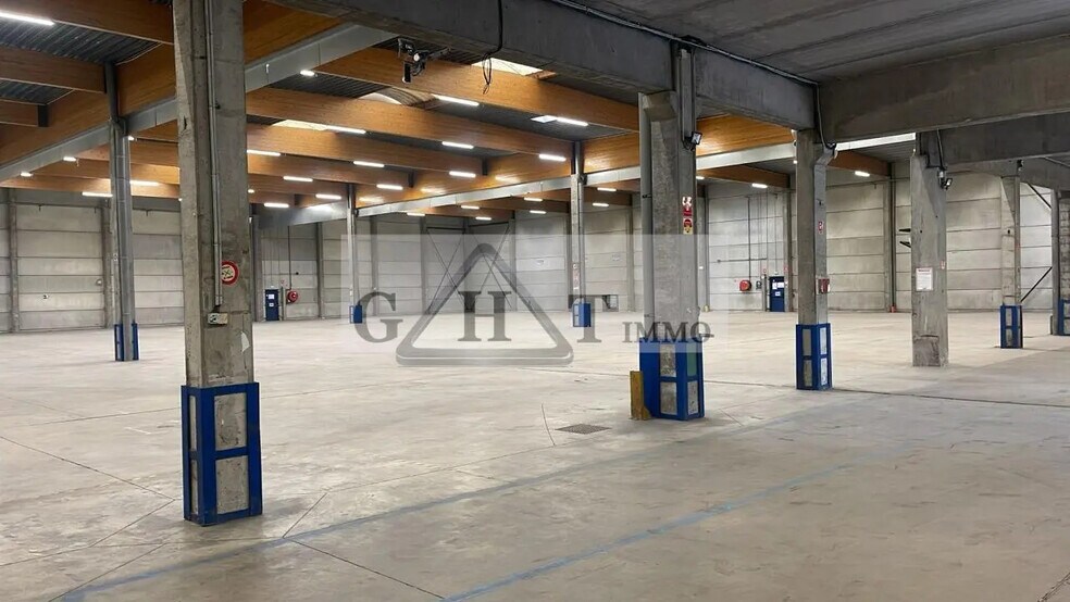 Bureau dans Saint-Thibault-des-Vignes à louer - Photo de l’immeuble – Image 1 sur 18