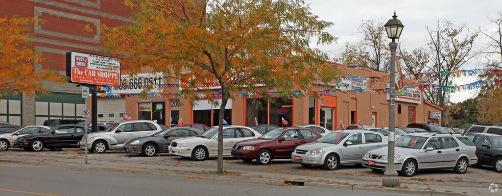 200 Dundas St W, Whitby, ON à vendre - Photo de l’immeuble – Image 2 sur 3