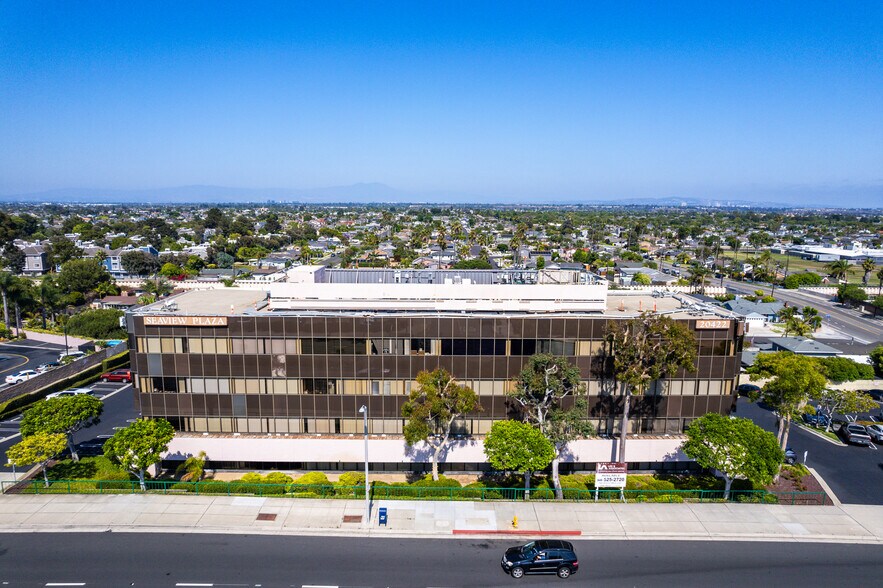 20422 Beach Blvd, Huntington Beach, CA à vendre - Photo de l’immeuble – Image 3 sur 19