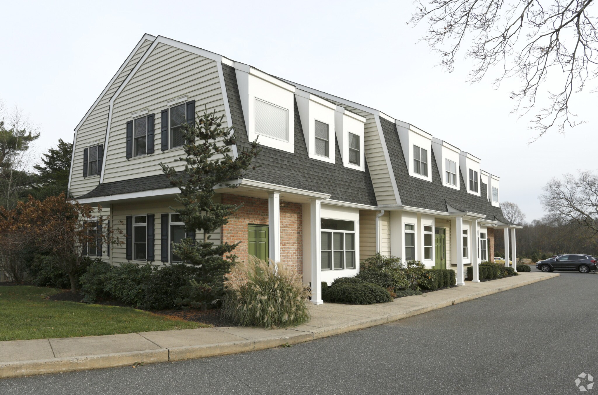 521 Newman Springs Rd, Lincroft, NJ à louer Photo principale– Image 1 sur 6