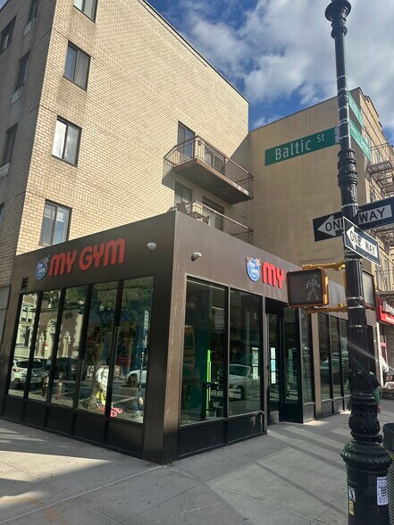 209 Smith St, Brooklyn, NY à vendre - Photo de l’immeuble – Image 1 sur 3