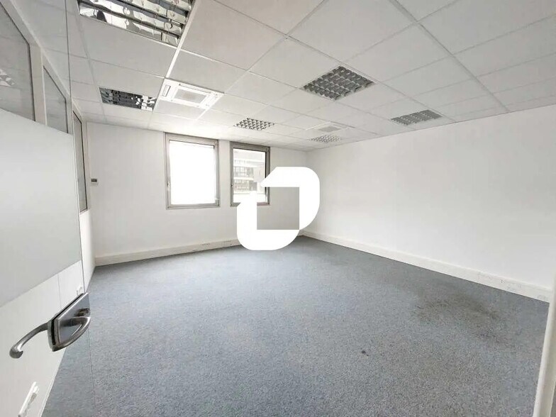 14 Avenue Gustave Eiffel, Montigny-le-Bretonneux à louer - Photo de l’immeuble – Image 3 sur 8