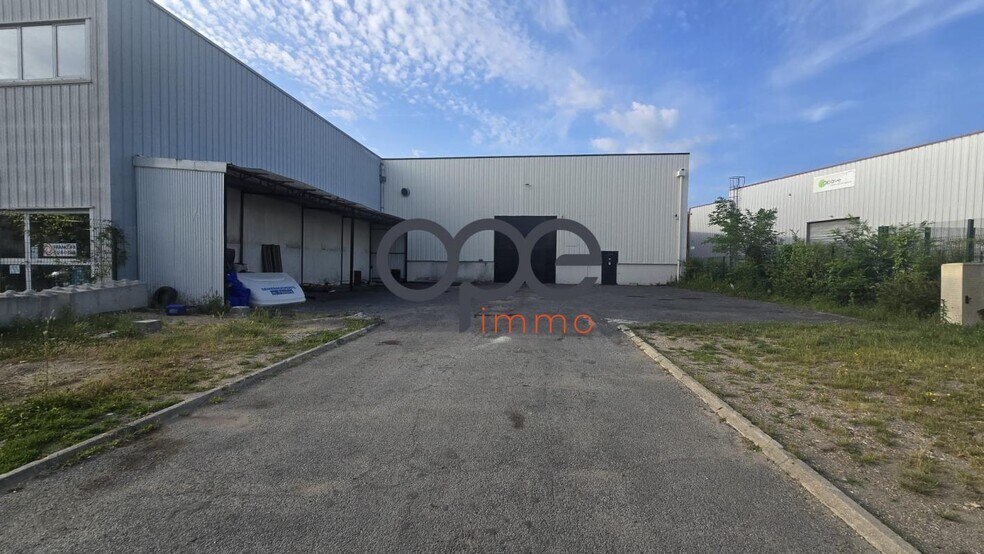 Industriel/Logistique dans SAINT-OUEN-L'AUMONE à vendre - Photo de l’immeuble – Image 1 sur 8