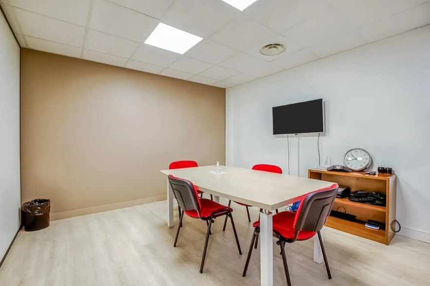 143 Rue De Saussure, Paris à louer - Photo de l’immeuble – Image 2 sur 14