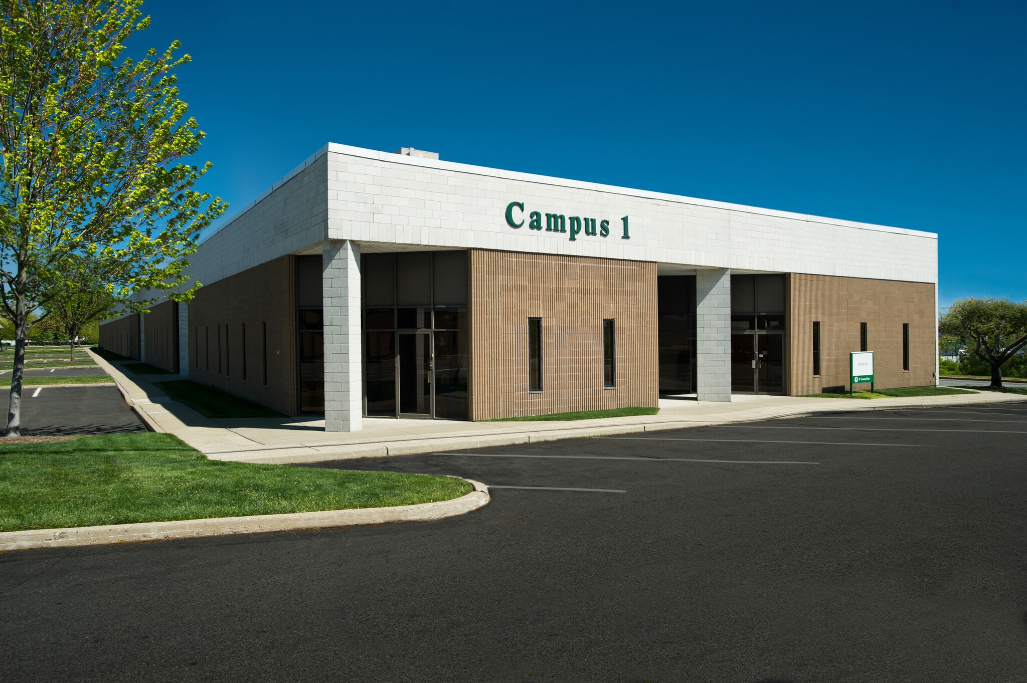 35-185 Campus Dr, Edison, NJ à louer Photo de l’immeuble– Image 1 sur 1