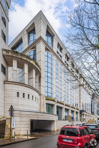 3-5 Avenue De La Cristallerie, Sèvres à louer - Photo de l’immeuble – Image 3 sur 3