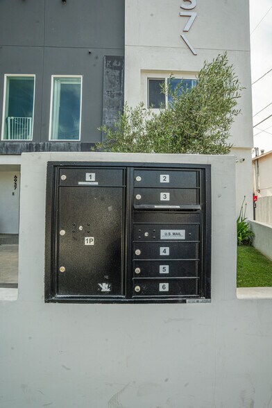 6937 Simpson Ave, North Hollywood, CA à vendre - Photo de l’immeuble – Image 3 sur 20