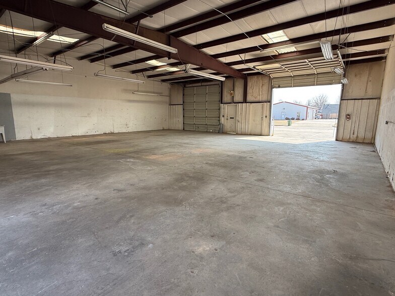 1101-1109 Industrial Dr, Yukon, OK à louer - Photo de l’immeuble – Image 3 sur 5